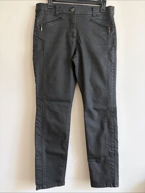 Women’s Slim Black Stretch Skinny Jeans with Zip Pockets